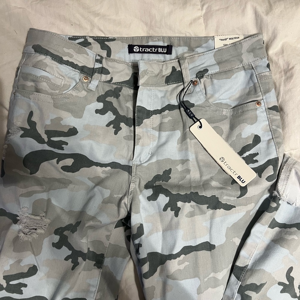 NWT Camo Mid-Rise Tractr Jeans